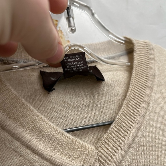 Black Brown 1826 - size m - tan 100% merino Wool V neck Sweater Italy NWOT - Picture 4 of 4